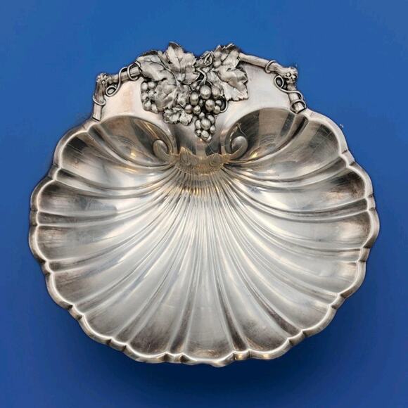 Reed & Barton Silver-plate Serving Dish 11" Grape Motif Footed & Scalloped VTG - Picture 1 of 14